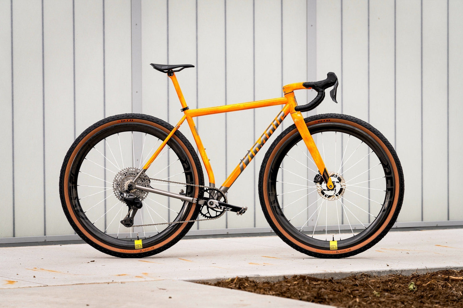 Mosaic GT i55 32: a titanium gravel platform built around 32-inch wheels